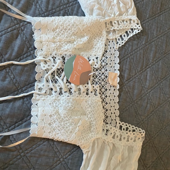 White crop top! New with tags sage + paige - Picture 4 of 4